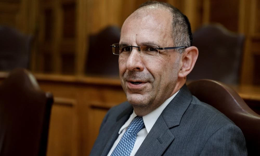 Γεραπετρίτης: «Απολύτως αναγκαίο το άνοιγμα των σχολείων»